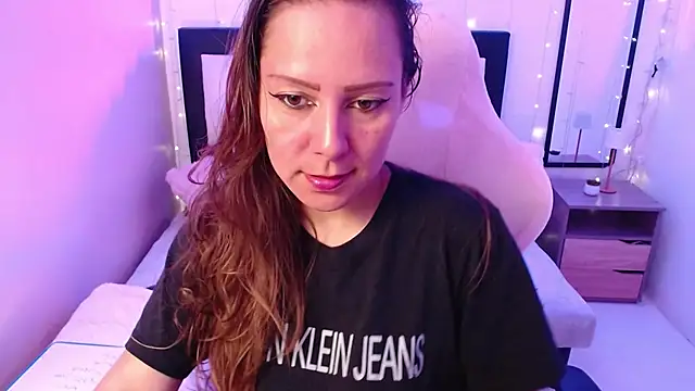 Snapshot of camila_delarosa chatting on July 1, 5:56 pm camila delarosa online show from July 1, 5:56 pm