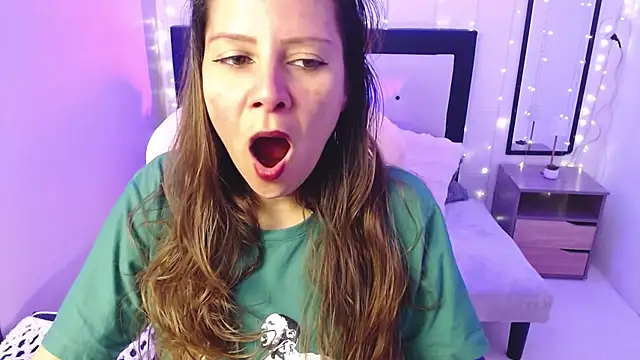 Snapshot of camila_delarosa chatting on July 17, 5:51 pm camila delarosa online show from July 17, 5:51 pm