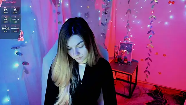Snapshot of Sweet_me_ chatting on May 1, 5:12 am Sweet me online show from May 1, 5:12 am