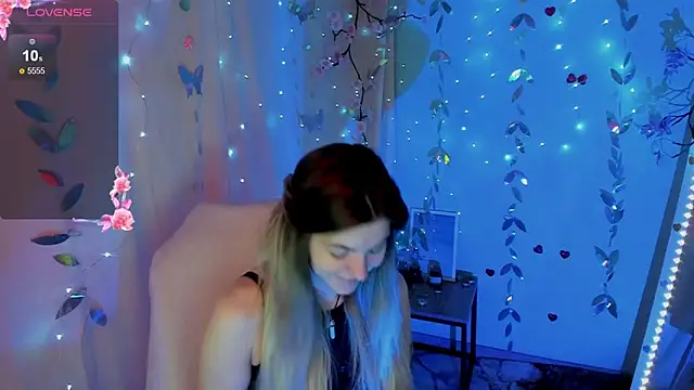 Snapshot of Sweet_me_ chatting on May 11, 5:46 am Sweet me online show from May 11, 5:46 am