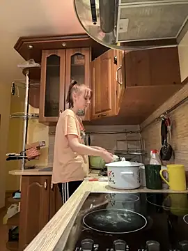 Crayzy Luv online show from February 10, 1:22 pm