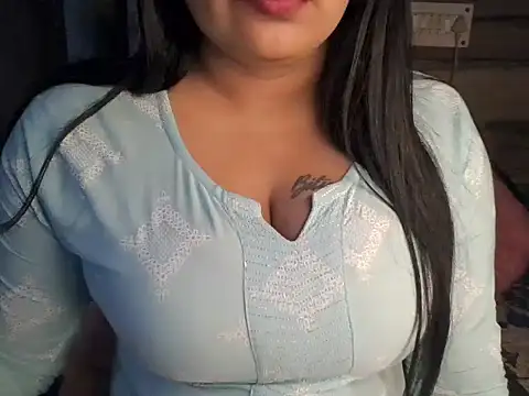 Snapshot of Trezza chatting on January 18, 8:23 pm Trezza online show from January 18, 8:23 pm