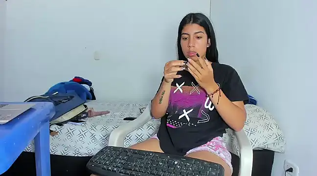 skinnyanai2 online show from December 9, 2:49 pm