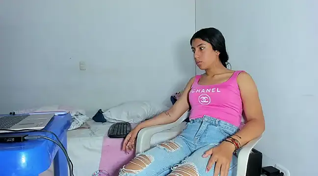 skinnyanai2 online show from January 21, 10:19 pm