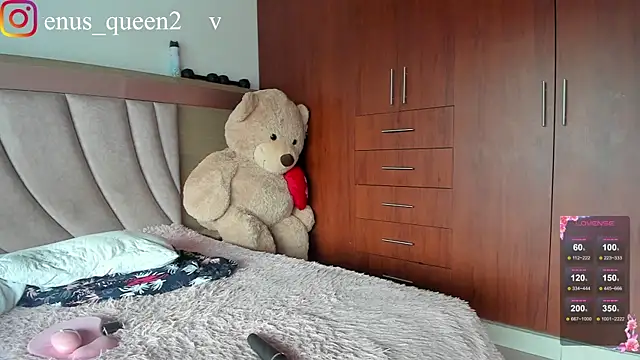 Snapshot of Venus_queenn chatting on February 2, 7:35 pm Venus queenn online show from February 2, 7:35 pm