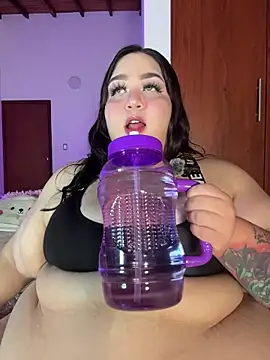 Snapshot of Venus_queenn chatting on October 20, 12:33 am Venus queenn online show from October 20, 12:33 am