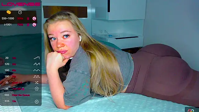 kitti kaattt online show from September 24, 3:54 am