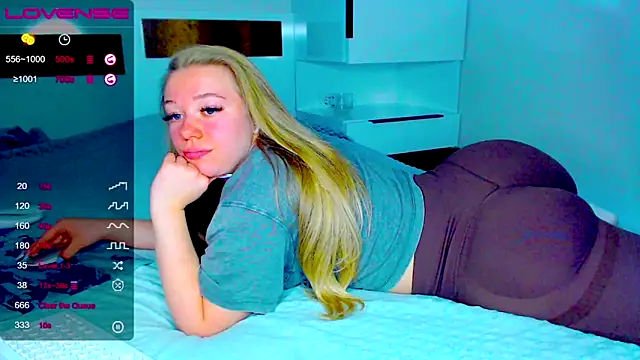 kitti kaattt online show from November 25, 10:37 am