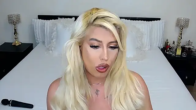 Snapshot of GiseleReine chatting on January 18, 1:15 pm GiseleReine online show from January 18, 1:15 pm