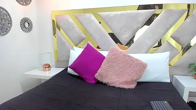 Oriana Guzman online show from February 17, 3:09 pm