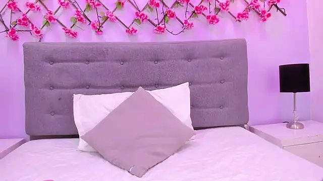 Oriana Guzman online show from March 15, 5:48 pm