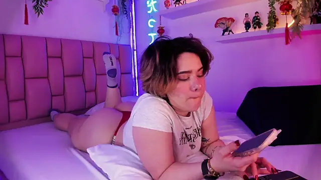 albaismynameX online show from February 11, 12:05 pm