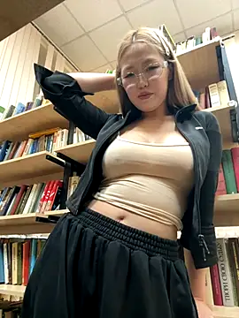 Aiko Yumi online show from December 18, 4:46 pm