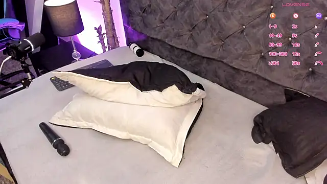 Snapshot of candy_canne__ chatting on February 2, 10:17 pm candy canne   online show from February 2, 10:17 pm