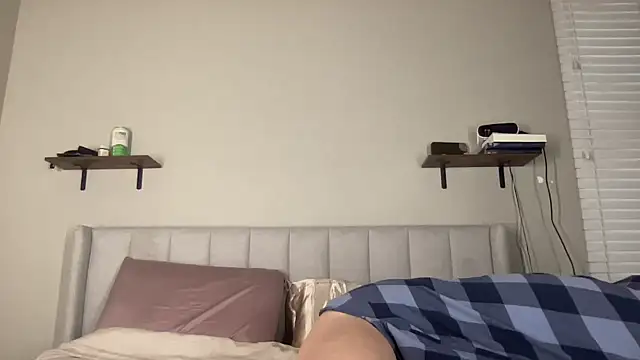 NatalieKneals online show from December 4, 5:49 am