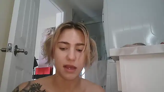 NatalieKneals online show from December 15, 5:39 pm