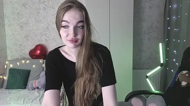 LissaCain online show from April 11, 8:24 pm