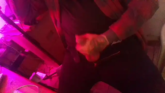 Snapshot of AlanDickson chatting on February 2, 11:53 am AlanDickson online show from February 2, 11:53 am