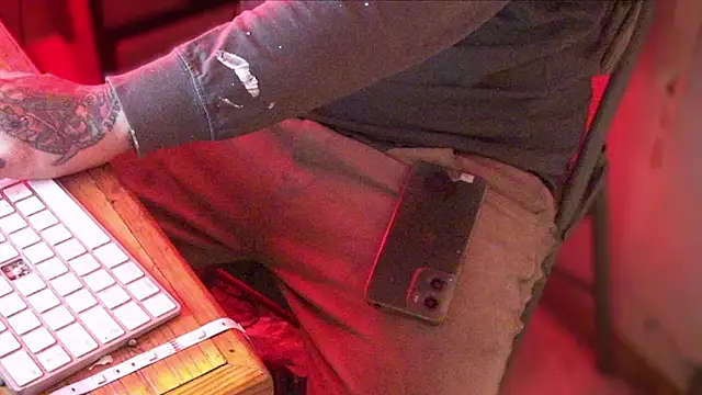 Snapshot of AlanDickson chatting on February 19, 10:00 am AlanDickson online show from February 19, 10:00 am