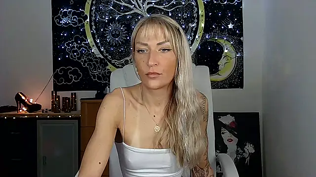 Snapshot of SexxyLiviaa chatting on December 16, 3:43 pm SexxyLiviaa online show from December 16, 3:43 pm
