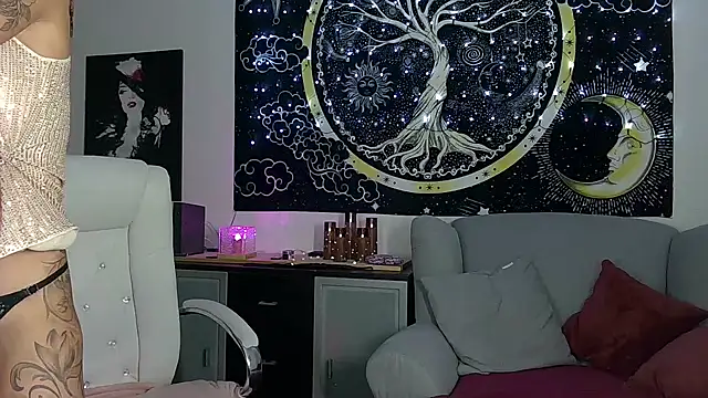 Snapshot of SexxyLiviaa chatting on December 31, 4:46 pm SexxyLiviaa online show from December 31, 4:46 pm