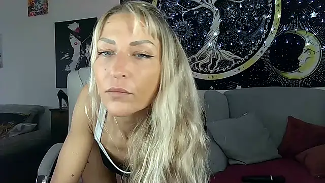 Snapshot of SexxyLiviaa chatting on January 16, 10:53 am SexxyLiviaa online show from January 16, 10:53 am
