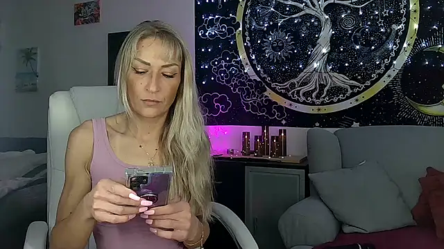 Snapshot of SexxyLiviaa chatting on January 24, 6:35 pm SexxyLiviaa online show from January 24, 6:35 pm