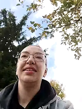 Isabella Geney online show from October 11, 12:36 pm