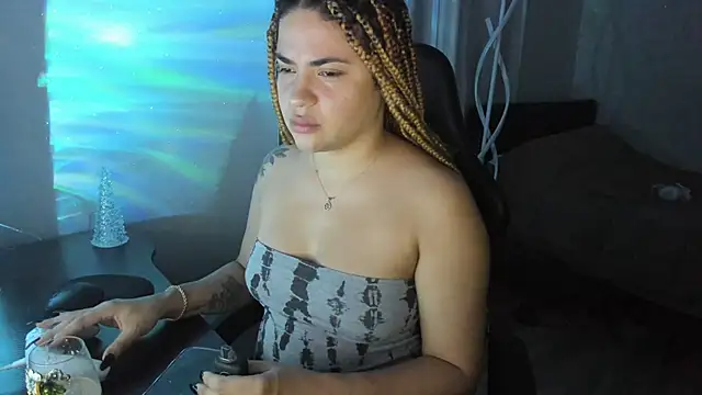 MelSaunders online show from December 15, 3:45 am