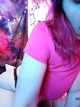 Snapshot of EverlyEster chatting on December 8, 9:57 am EverlyEster online show from December 8, 9:57 am