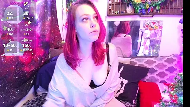 Snapshot of EverlyEster chatting on December 15, 11:23 am EverlyEster online show from December 15, 11:23 am