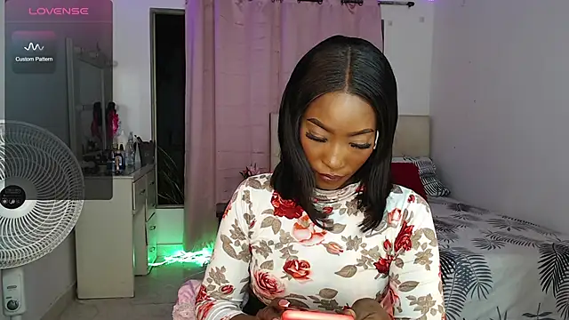 Snapshot of samantha-rose2 chatting on February 5, 4:59 am samantha-rose2 online show from February 5, 4:59 am