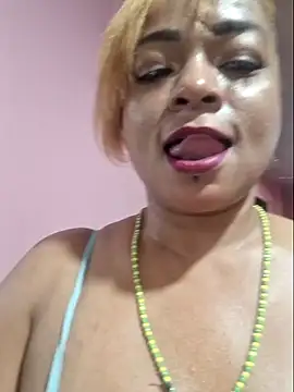 gatadeojosclaros online show from February 6, 7:35 am