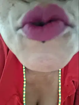 gatadeojosclaros online show from March 23, 2:15 am