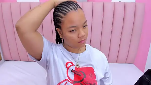 ISABELLA 020 online show from March 18, 11:30 am