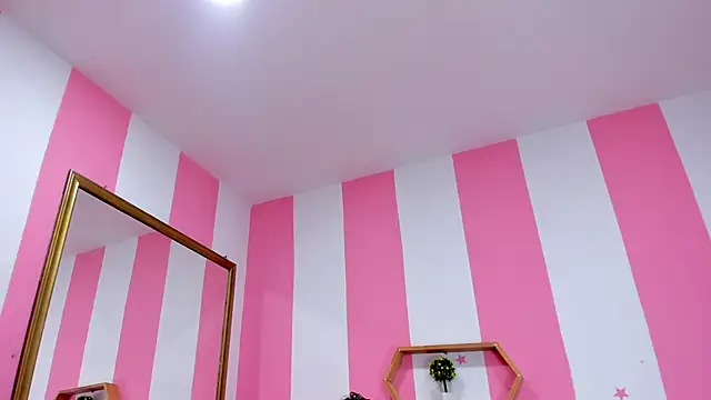 ISABELLA 020 online show from October 17, 1:03 pm