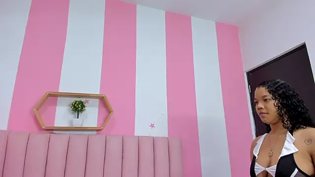 ISABELLA 020 online show from February 18, 1:40 pm