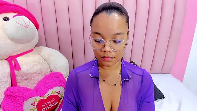 ISABELLA 020 online show from March 20, 7:30 pm