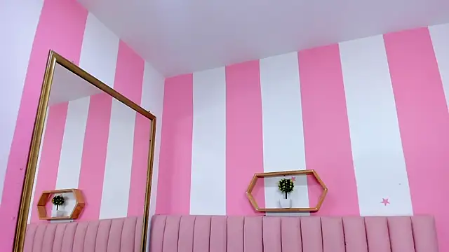 ISABELLA 020 online show from May 26, 11:50 am