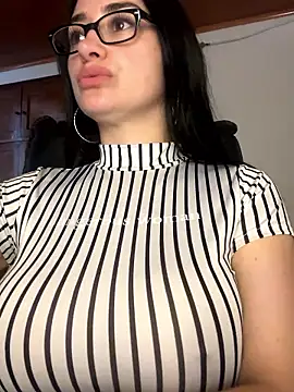 preetypeach online show from January 11, 9:09 pm