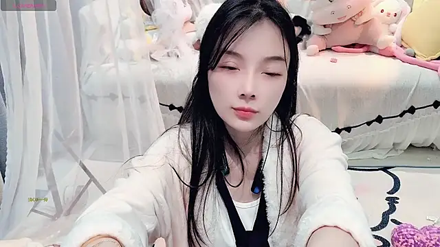 AKiKi711 online show from March 5, 4:58 pm