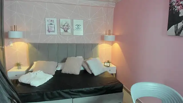 Snapshot of zara__sweet chatting on March 27, 2:17 pm zara sweet online show from March 27, 2:17 pm