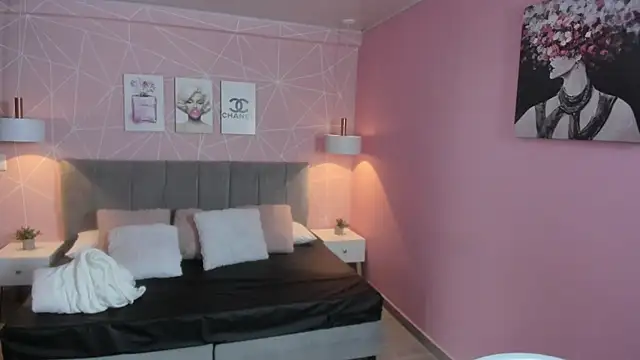 Snapshot of zara__sweet chatting on April 1, 3:09 pm zara sweet online show from April 1, 3:09 pm