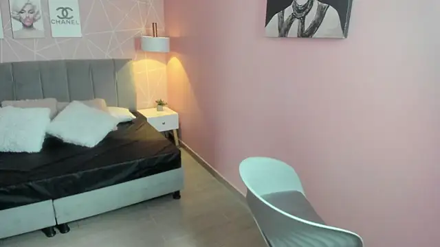 Snapshot of zara__sweet chatting on April 9, 3:50 pm zara sweet online show from April 9, 3:50 pm