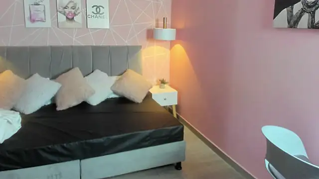 Snapshot of zara__sweet chatting on April 14, 3:07 pm zara sweet online show from April 14, 3:07 pm