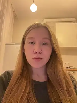 Eva Weyne online show from March 2, 8:04 pm