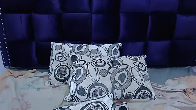 LindaKardi online show from September 20, 12:28 pm