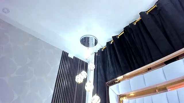 SarayRoyse online show from November 12, 7:35 pm