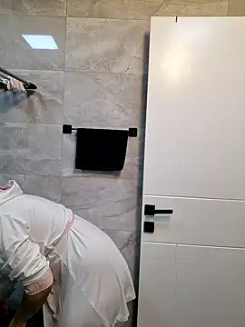 Snapshot of Esmertarcinim chatting on February 7, 11:45 am Esmertarcinim online show from February 7, 11:45 am