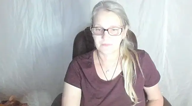 irinamaux online show from February 27, 7:37 pm